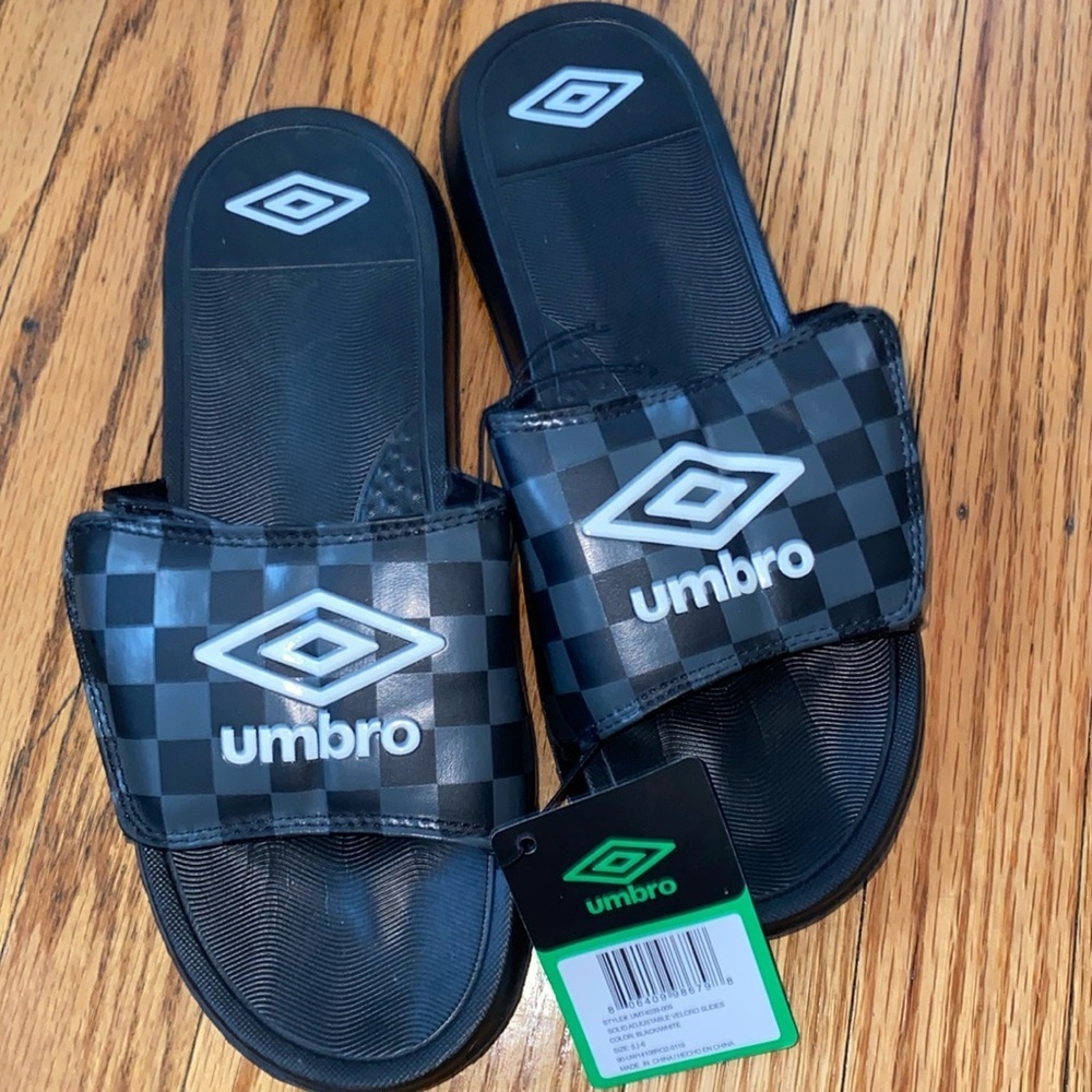 Umbro size large 6 slides nwt